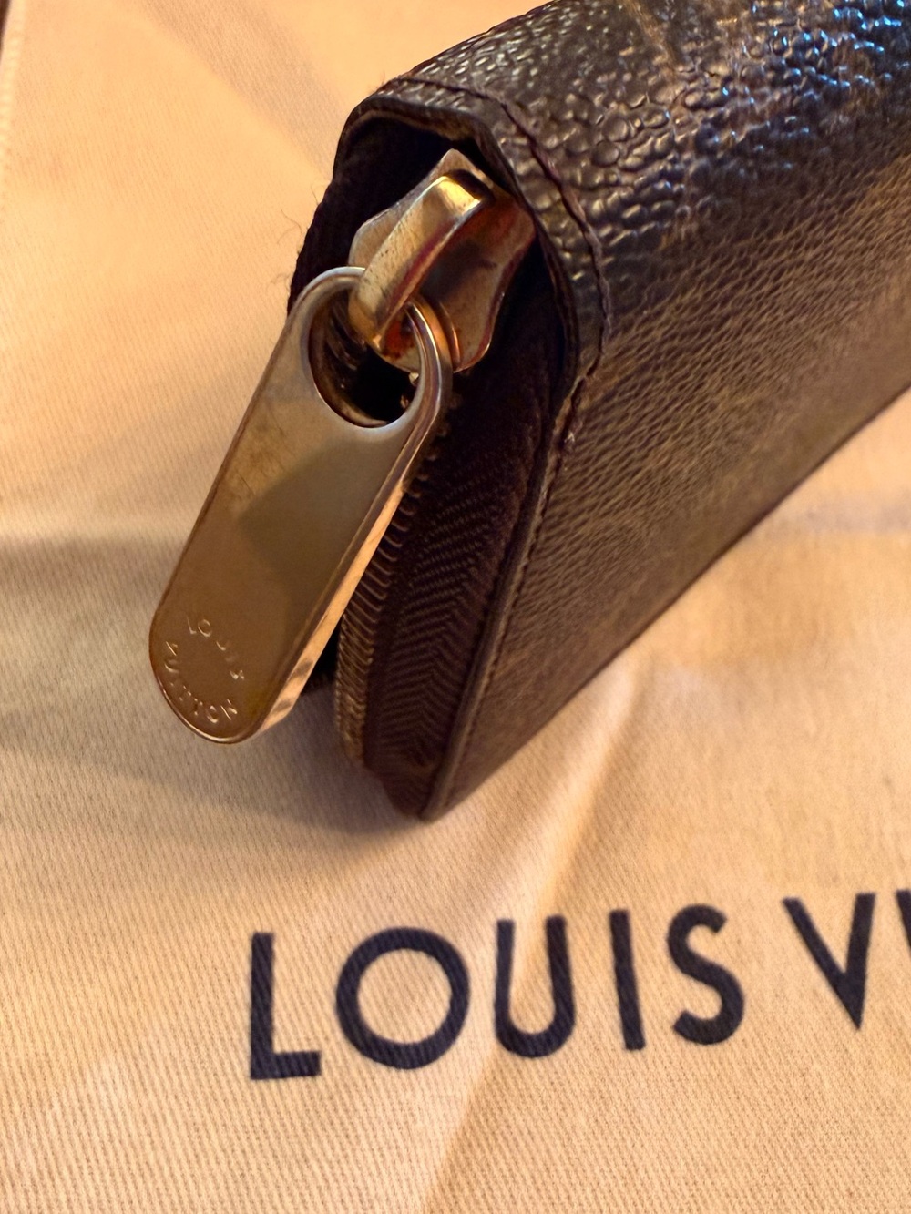 Authentic Louis Vuitton Zippy Wallet! - Picture 14 of 15